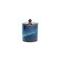 Cukiernica Verlo DEEP BLUE o pojemności 220 ml. Ceramiczne naczynie w odcieniach głębokiego błękitu z ciemniejszymi przetarciami, wyposażone w dopasowaną