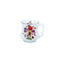 Biały porcelanowy kubek Babuni marki Carmani o pojemności 380 ml, ozdobiony kolorowym motywem kwiatów bratków, widoczny w ujęciu z profilu na białym tle.