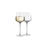 Dwa eleganckie kieliszki do wina białego Celebration marki Krosno Glass o pojemności 610 ml. Jeden jest wypełniony winem, drugi pusty, ustawione na białym tle.
