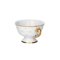 Biała porcelanowa filiżanka niska 0,18 l Ćmielów G909 Alaska Circus Blue z delikatnym złotym wzorem w kratkę, niebieskimi akcentami i ozdobnym złotym uchem.