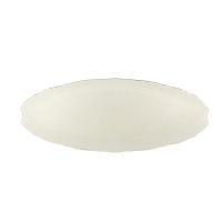 Półmisek na rybę Bernadotte Ivory Gold marki Thun o długości 65 cm. Eleganckie naczynie w kolorze kości słoniowej z delikatnym reliefem i subtelnym złotym