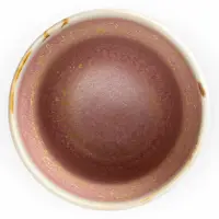Widok z góry na różową filiżankę 160 ml Verlo Rustic Reborn. Ceramiczne naczynie o rustykalnym wykończeniu z subtelnymi, złotymi przetarciami na wewnętrznej