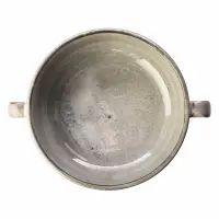 Bulionówka 320 ml Wikle marki Verlo z dwiema uszami, widok z góry. Ceramiczne naczynie w odcieniach szarości z nakrapianą, surową teksturą w stylu rustykalnym.