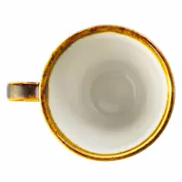 Filiżanka Verlo Slow 200 ml widziana z góry. Ceramiczne naczynie o jasnym wnętrzu z charakterystycznym, brązowym, nieregularnym zdobieniem na rancie i uchwycie.