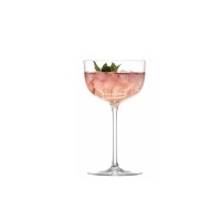 Kieliszek Rooftop marki Schott Zwiesel o pojemności 170 ml wypełniony różowym koktajlem z lodem i listkami mięty, prezentowany na białym tle.