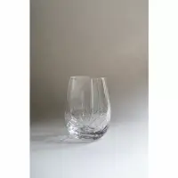 Szklanka niska Verlo Clarene o pojemności 450 ml z przezroczystego szkła. Elegancki model z ozdobnym, geometrycznym szlifem w dolnej części, widoczny na wprost.