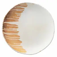 Talerz głęboki Samto marki Verlo o średnicy 30 cm w kolorze kremowym z dekoracyjnym, brązowym wzorem zacieków na krawędzi. Widok z góry na ceramiczne naczynie.