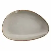 Talerz płytki SAMTO WIKLE marki Verlo o nieregularnym, organicznym kształcie. Jasnoszara, ceramiczna powierzchnia z subtelnym, ciemniejszym obrzeżem.