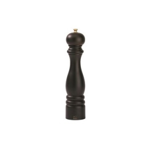 Młynek do pieprzu Peugeot Paris o wysokości 27 cm w kolorze czekoladowym. Klasyczny drewniany design z charakterystycznym wyprofilowaniem i złotym pokrętłem.