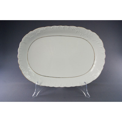 Biały półmisek owalny 33 cm z serii 3604 ROCOCO marki Ćmielów. Naczynie z porcelany zdobione tłoczonym motywem roślinnym na brzegach i delikatną złotą linią.