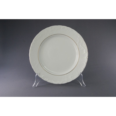 Biały talerz deserowy 21 cm z serii 3604 ROCOCO marki Ćmielów. Klasyczna porcelana z delikatnym reliefem na obrzeżach i subtelnym złotym zdobieniem na rancie.
