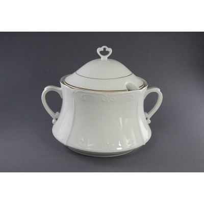 Biała porcelanowa waza 3,50 l z serii Kamelia marki Chodzież. Naczynie o klasycznym kształcie z dwoma uchwytami i pokrywką z ozdobnym uchwytem, widok z przodu.