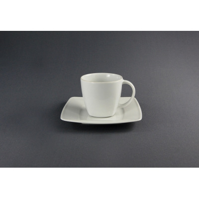 Biała porcelanowa filiżanka ze spodkiem Victoria marki Lubiana o pojemności 0,20 l. Minimalistyczny zestaw o kwadratowym kształcie na szarym tle.