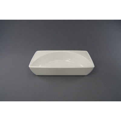 Biała porcelanowa rawierka półokrągła Victoria marki Lubiana o wymiarach 21 cm. Naczynie o minimalistycznym designie, widoczne z przodu na szarym tle.