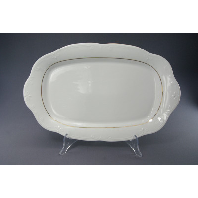 Biały półmisek głęboki 38 cm z serii Kamelia marki Chodzież. Owalne naczynie porcelanowe z ozdobnym tłoczonym brzegiem i subtelną złotą linią, wyeksponowane na