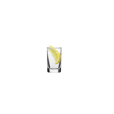 Kieliszek do wódki Krosno Glass o pojemności 35 ml z przejrzystego szkła, wypełniony przezroczystym alkoholem z zanurzoną wewnątrz cząstką cytryny.
