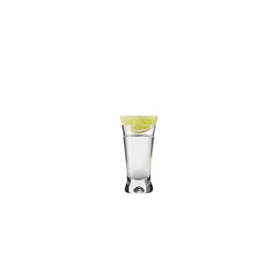 Przezroczysty kieliszek do wódki Krosno Glass o pojemności 50 ml wypełniony alkoholem, z cząstką limonki na krawędzi. Klasyczny shot w eleganckim szkle.