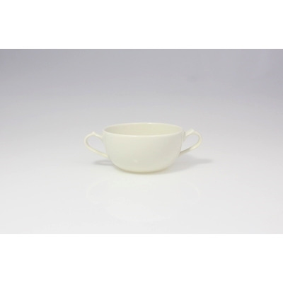 Kremowa bulionówka 360 ml ANNA marki RAK Porcelain o klasycznym, minimalistycznym designie z dwoma wygodnymi uchwytami, ukazana na jednolitym jasnym tle.