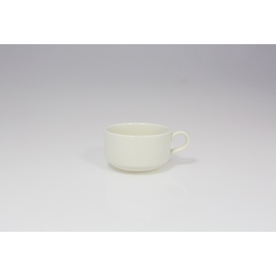Biała filiżanka sztaplowana Banquet marki RAK Porcelain o pojemności 0,18 l. Niska, minimalistyczna forma z wygodnym uchem, ujęta na jednolitym tle.