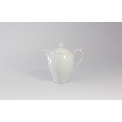 Biały porcelanowy imbryk Maria marki Lubiana o pojemności 400 ml. Eleganckie naczynie z subtelnym żłobkowaniem, widoczne z profilu na jasnym tle.