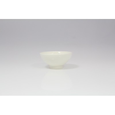 Biała misa FINE DINE marki RAK Porcelain o średnicy 12 cm. Klasyczna, gładka salaterka z porcelany o minimalistycznym designie, widoczna z profilu na jasnym