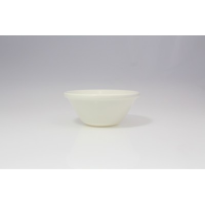 Biała misa do sałatek 16 cm marki RAK Porcelain z serii BANQUET. Klasyczna salaterka o minimalistycznym designie, widoczna w ujęciu z profilu na jasnym tle.