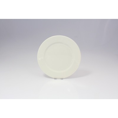 Talerz deserowy 20 cm Banquet marki RAK Porcelain o minimalistycznym, kremowym wykończeniu. Okrągłe naczynie z szerokim rantem, ukazane w ujęciu frontalnym.
