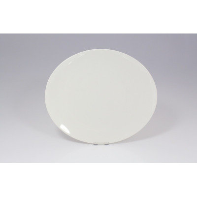 Owalny talerz do steków BANQUET marki RAK Porcelain o średnicy 30 cm. Gładka, kremowobiała powierzchnia porcelany w minimalistycznym stylu, widok z góry.