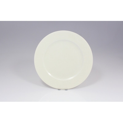 Kremowy talerz płytki 25 cm z kolekcji BANQUET marki RAK Porcelain. Klasyczna, gładka porcelana o minimalistycznym designie, ukazana w widoku z góry.