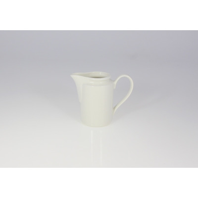 Biały porcelanowy dzbanek do mleczka 0,25 l marki RAK Porcelain z serii BANQUET. Naczynie o minimalistycznym designie z wyprofilowanym dzióbkiem i wygodnym