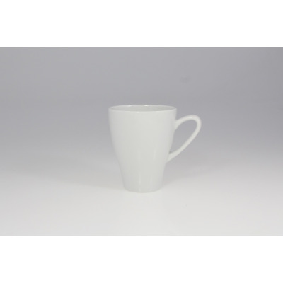 Biały porcelanowy kubek 300 ml z serii IGOR marki Lubiana. Naczynie o klasycznym, lekko rozszerzającym się ku górze kształcie z wygodnym uchem, widoczne z
