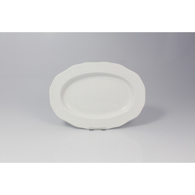 Biała porcelanowa rawierka 24 cm z kolekcji Afrodyta marki Lubiana. Owalny półmisek o klasycznym kształcie z subtelnym, tłoczonym wzorem na szerokim rancie.