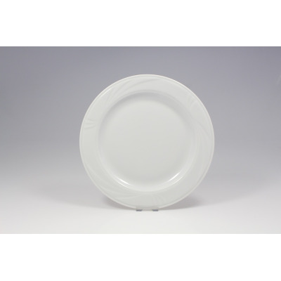 Biały talerz płytki Lubiana Arcadia o średnicy 25 cm. Klasyczna porcelana z subtelnym, tłoczonym wzorem na szerokim kołnierzu, widoczna w ujęciu na wprost.