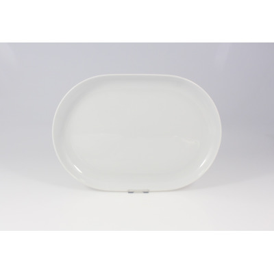 Biały półmisek owalny BOSS marki Lubiana o długości 33 cm. Klasyczna, minimalistyczna porcelana o gładkiej powierzchni, prezentowana na wprost na jasnym tle.