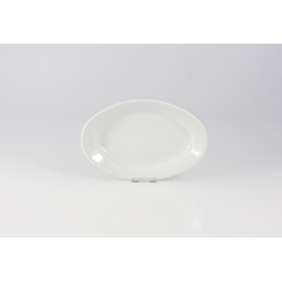 Biała porcelanowa rawierka 21 cm z kolekcji Kaszub marki Lubiana. Klasyczny, owalny półmisek o gładkiej powierzchni, zaprezentowany na jasnym tle w widoku z