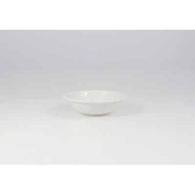 Biała salaterka Lubiana HEL o średnicy 14 cm. Klasyczne, minimalistyczne naczynie z porcelany o gładkiej powierzchni, widoczne w ujęciu z profilu na jasnym tle.