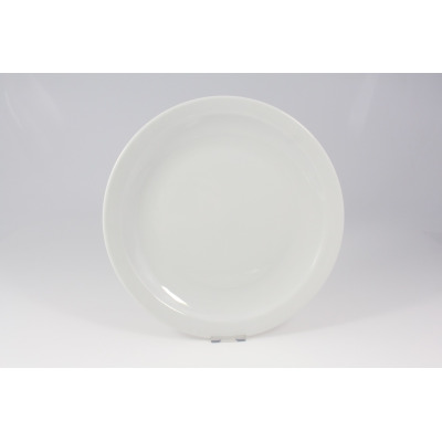 Biały talerz płytki Scandia marki Lubiana o średnicy 28 cm. Klasyczna, minimalistyczna porcelana o gładkiej powierzchni i szerokim rancie, widok z góry.