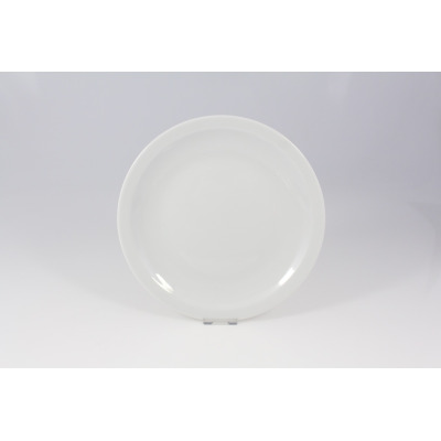 Biały talerz płytki 24 cm z kolekcji Scandia marki Lubiana. Klasyczna, minimalistyczna porcelana o gładkiej powierzchni, widok z góry na tle studyjnym.