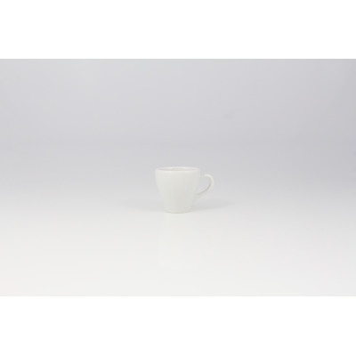 Biała porcelanowa filiżanka do espresso PAULA marki Lubiana o pojemności 0,07 l. Klasyczne naczynie o gładkiej powierzchni, widoczne w ujęciu z profilu.