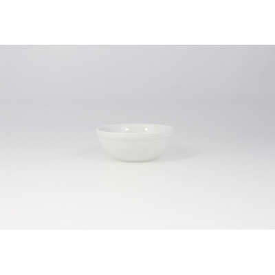 Biała salaterka Lubiana z serii Ameryka o średnicy 13 cm. Klasyczna, porcelanowa miska o minimalistycznym designie, ukazana w ujęciu frontalnym na jasnym tle.