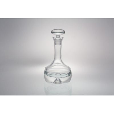 Szklana karafka Handmade 500 ml marki Krosno Glass S.A. o bezbarwnej, minimalistycznej formie z grubym dnem i dopasowanym korkiem, prezentowana na jasnym tle.