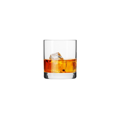 Szklanka do whisky Krosno Blended o pojemności 300 ml wypełniona bursztynowym trunkiem z kostkami lodu, ukazana na przejrzystym, białym tle.
