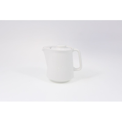 Biały porcelanowy imbryk Lubiana HEL o pojemności 0,40 l. Minimalistyczny czajnik z wygodnym uchwytem i dopasowaną pokrywką, ujęty na czystym, jasnym tle.