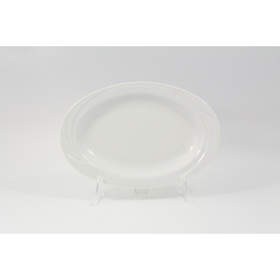 Biała porcelanowa rawierka 24 cm z kolekcji Arcadia marki Lubiana. Owalny półmisek o klasycznym designie z delikatnym, tłoczonym zdobieniem na obrzeżach.