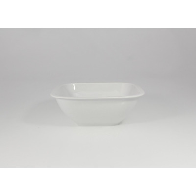 Biała salaterka kwadratowa Lubiana LIKE o wymiarach 24 cm. Naczynie z wysokiej jakości porcelany o minimalistycznym designie, widoczne z profilu na jasnym tle.