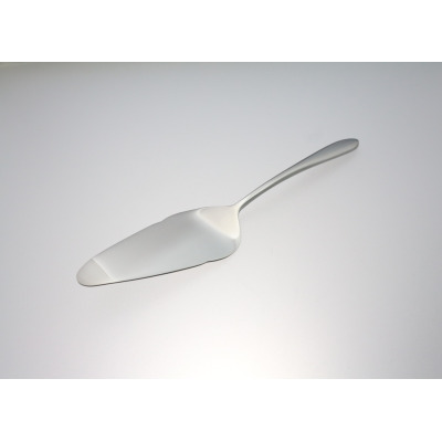 Stalowa łopatka do ciasta Amefa 1120 CUBA o minimalistycznym designie. Eleganckie, błyszczące wykończenie i smukły kształt na jasnym tle.