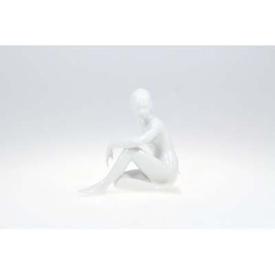 Figurka porcelanowa - ZAMYŚLONA 0001