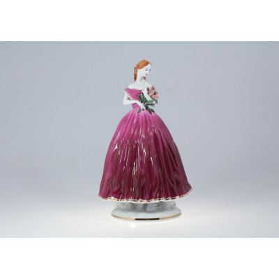 Figurka porcelanowa - MARKIZA w bordowej sukni (0060)