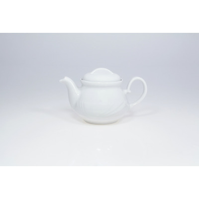 Biały porcelanowy czajnik Arcadia o pojemności 0,40 l marki Lubiana. Klasyczny imbryk o gładkiej powierzchni i eleganckim profilu, widoczny na jasnym tle.