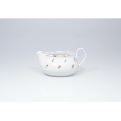 Biała porcelanowa sosjerka Lubiana 400 ml z serii Jastra. Naczynie o falistym brzegu ze złotą linią, zdobione delikatnym motywem drobnych różowych i